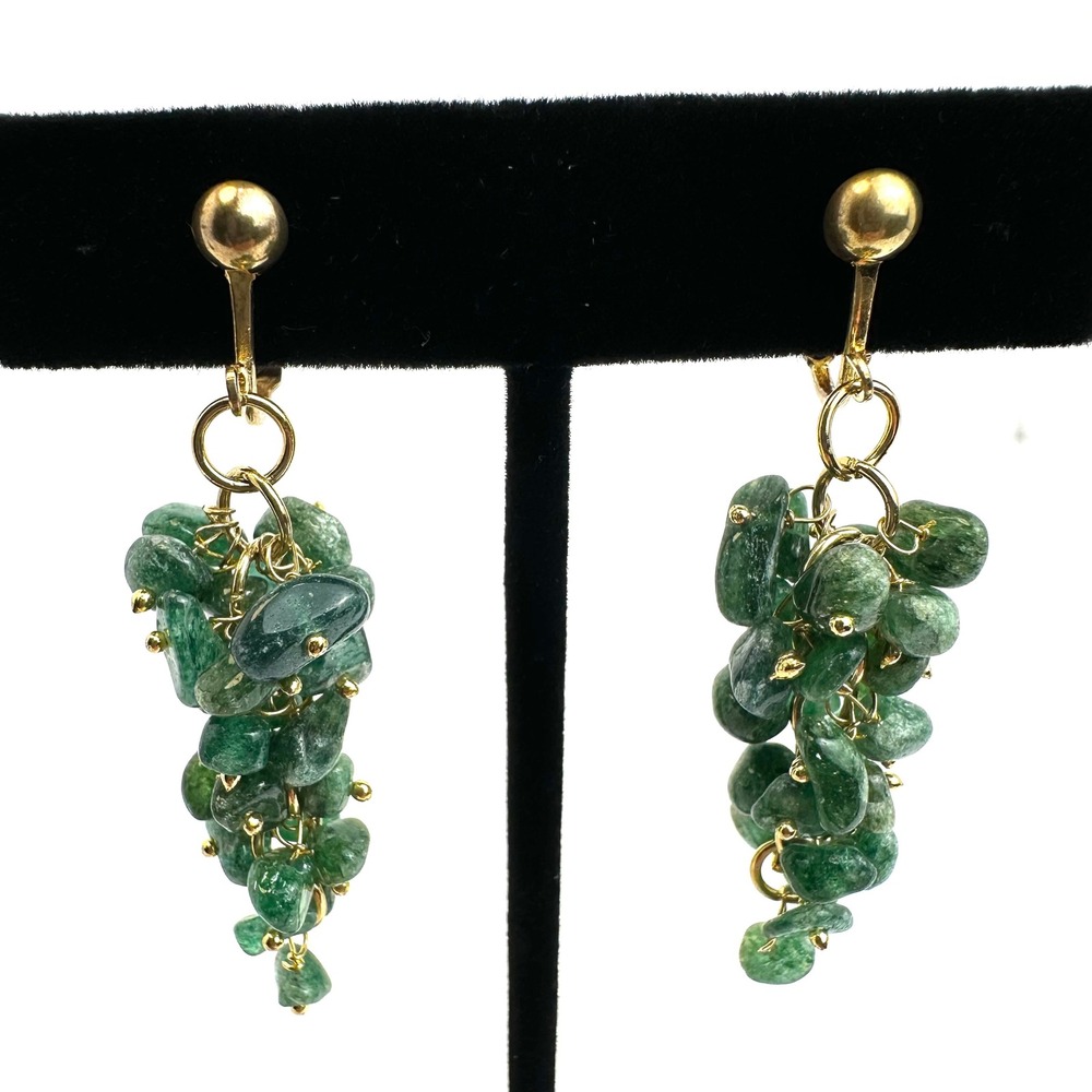 Vintage Green Stone Chip Cluster Clip On Earrings Gold Tone Dangle Drop Boho